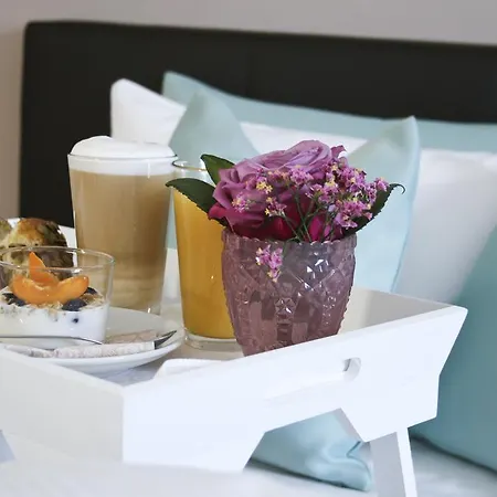 Claro Garni Bed & Breakfast 3*